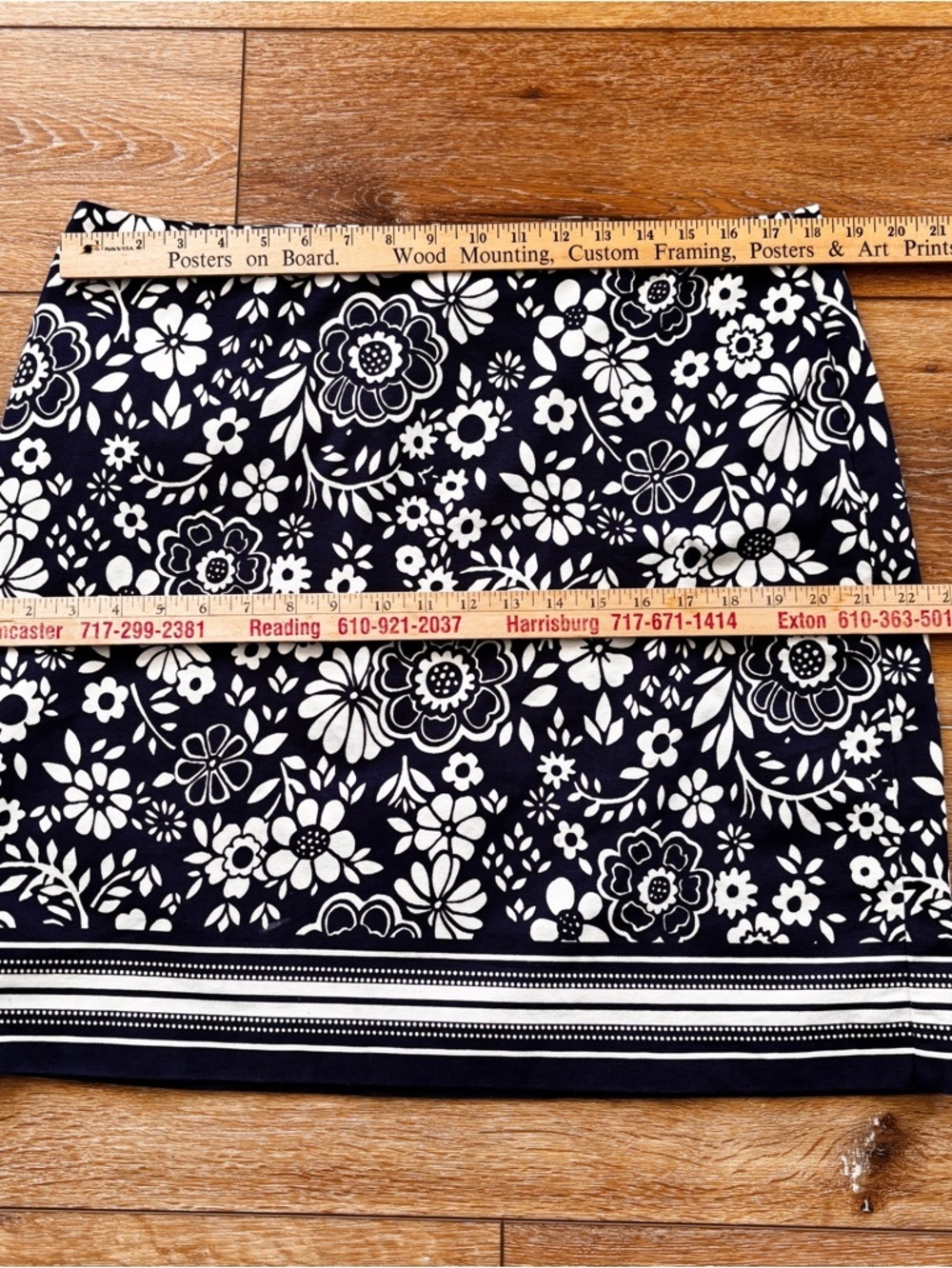 Talbots Size 16p Mini Skirt Comfort Stretch Navy and White Floral Print Preppy - Picture 4 of 10